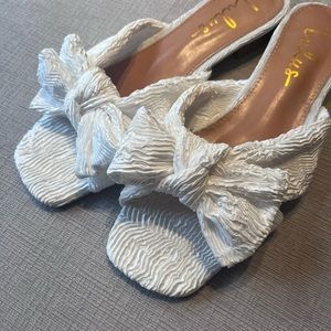 LULU’s Size 9 Never Worn Pleated Bow Slide Sandal